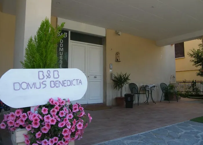 Domus Benedicta Alojamento de Acomodação e Pequeno-almoço Assisi